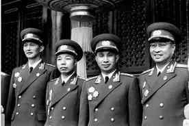 这位开国大将天生长有“反骨”，但授衔时，他的排名比陈赓还高图片