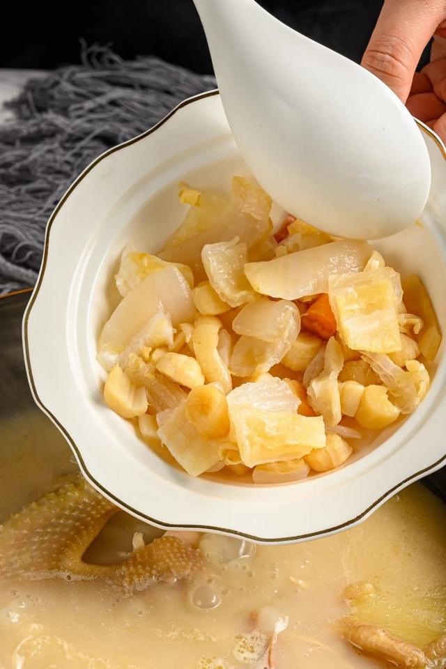 翅骨花胶煲鸡 2026年翅骨花胶煲鸡汤的做法