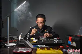 【我在岗位上】全国五一劳动奖章先进个人张浩睿：研发出自动阻门器的创新能手图片