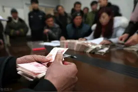 拖欠工资超30天或达到5000元算犯罪，可以判刑！工人讨薪投诉建议图片