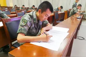 迷彩有梦　青春无悔图片