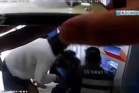真人真事！自动售货机里出现2岁男童！特警迅速出警图片