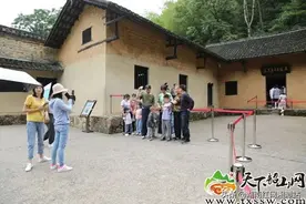 高温难抵游客“热情”韶山红色旅游热度不减（图）图片