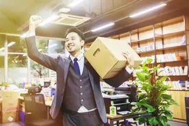 领导经常挤兑你、逼你走，怎么办？聪明人用3招化解，很实在图片