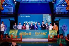 左右沙发专注沙发35年，以匠心品质树行业典范图片