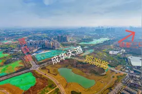 “成绵高速扩容”成都收费站设置形式，于成都绕城成金青立交附近图片