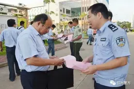 钦州公安英模风采丨秦洁：既守国门 又守民心图片