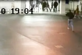 杭州富阳一天发生两起斗殴，都是同一伙人，只因KTV进错包厢视频封面
