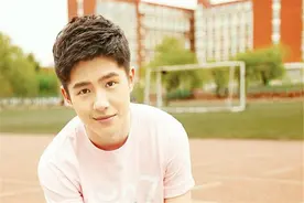 刘昊然被粉丝喊老公，害羞躲在角落，原来喊话的人是男粉图片