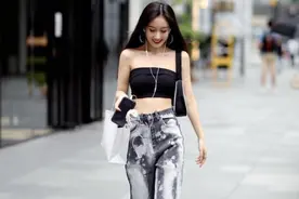 夏天穿裤子太普通怎么办？不妨试试破洞牛仔裤，清凉舒适又时髦图片