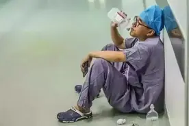 为什么有的医生态度很差图片