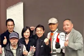 《迪迦》剧组24年后重聚，居间惠宗方队长老了，颜值却不减当年图片