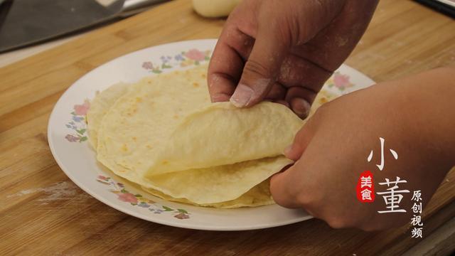 这才是烙饼的正确做法，柔软多层凉了也不硬，我家隔三差五做一次