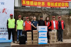 公益组织联手爱心企业 让大凉山深处的孩子喝上干净水图片