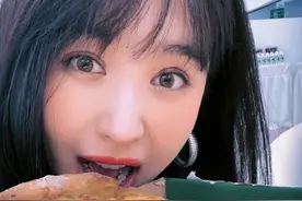 李菲儿吃披萨很诚实，一脸快乐到飞起来，背着经纪人吃东西就是香图片