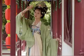 云想衣裳花想容，华清华服露华浓图片