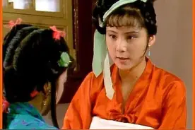 坠儿为何要偷平儿的虾须镯？又为何最后被吊死在树林里？图片