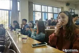 烟草专业同学在上课 这什么乌烟瘴气的专业​毕业工资18万！图片