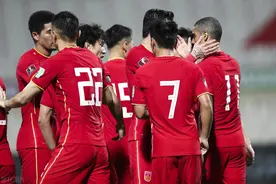 国足苦战越南！武磊梅开二度加绝杀！体力不支遭围攻 李铁1点难解图片