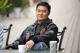 “荧屏硬汉”王佳宁：42岁入围城，相差18岁的婚姻刚刚好图片