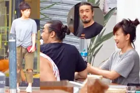 林忆莲与小11岁老公遛狗秀恩爱，52岁的她素颜现身，仍年轻漂亮！视频封面