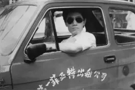 答案找到！脚踩桑塔纳，求你做个市长都不干，80年代司机有多豪横图片