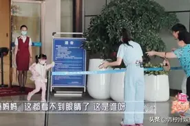 4岁小米粒出镜戴眼镜害羞，扑伊能静怀里，秦昊：我们永远在一起图片