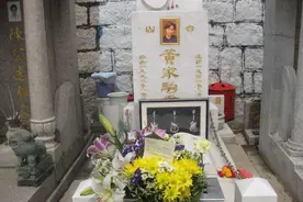 十张照片讲述黄家驹：图九和弟弟家强幼照，图十刘德华参加其葬礼图片