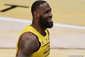 有钱任性!詹皇夫妇开迈巴赫G650外出兜风,全球限量99辆售价2000万图片