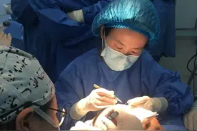 自卑！20多岁发际线异常增高 仁济医院为妙龄女孩解忧图片