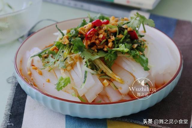 豌豆凉粉要筋道，比例很关键，老师傅教的就是好吃