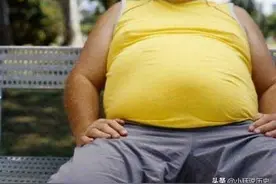 学生嘲笑老师大腹便便，老师睡醒后编排顺口溜，让学生无地自容图片