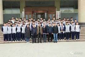 邯郸建筑工程中专学校带领学生到邯郸市盛卓集团参观学习图片