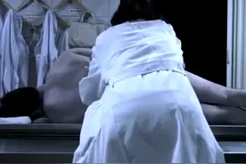 贪财女人偷死者钱财，下一.秒的报应让她奔溃，后背发凉的电影图片