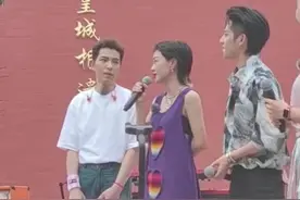 “雨神”萧敬腾北京开唱迎暴雨，观众已离场，工作人员来不及离场图片