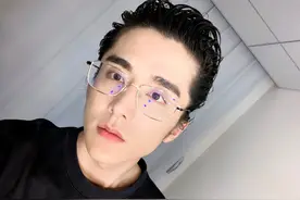 从小奶狗向小狼狗转变！张新成大背头造型，吸睛无数图片