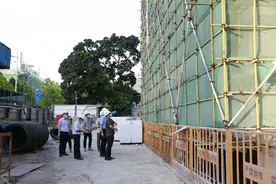 宝检快讯丨深圳市建筑工务署署长乔恒利一行视察我院综合业务大楼建设工地图片