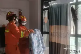 清晨，十堰居民家中惊现1米之长不明动物，没想到它竟有大身份图片