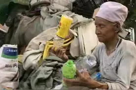 我伯伯，一味付出，却无人养老，老人记住不要把钱都给孩子图片