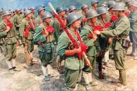 1988年，排长拉响手雷和敌人同归于尽，战友发动17次偷袭抢夺遗体图片