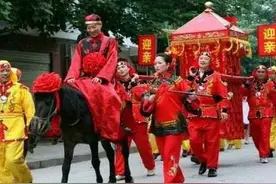 傻子赶集（民间幽默故事）图片