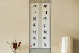 厕所门前也有对联？上联“来人不蹲就站”，下联看了令人捧腹大笑图片