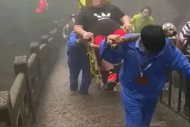 300多斤重的游客坐轿子上山，只给轿夫3000元费用，被骂太缺德图片