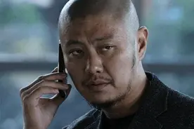 他为戏从3楼摔下成重伤，后用8个替身才拍完，如今却快隐退娱乐圈图片