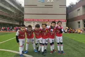 少年中国｜从十几个人到五十多支班队，他们坚信“足球可以改变人生”图片