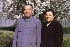 康克清没有亲生的孩子，但她把朱老总和前妻的孩子看作比自己亲生的还要亲图片