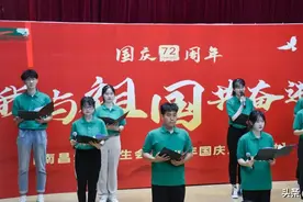 我与祖国共奋进，青春逐梦新时代图片