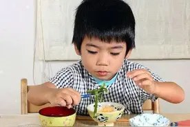 张教授提出了儿童早餐的“两不原则”！科学饮食帮孩子长成大高个图片