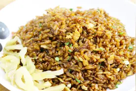 酱油炒饭这样炒最香，并且还不粘锅，掌握这个方法你也能做好炒饭视频封面