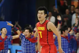 人生赢家王仕鹏，退役后转战解说，娇妻高学历高颜值惹人羡图片